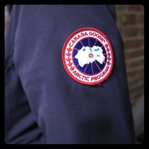 Canada Goose navy winter coat with hoodie!